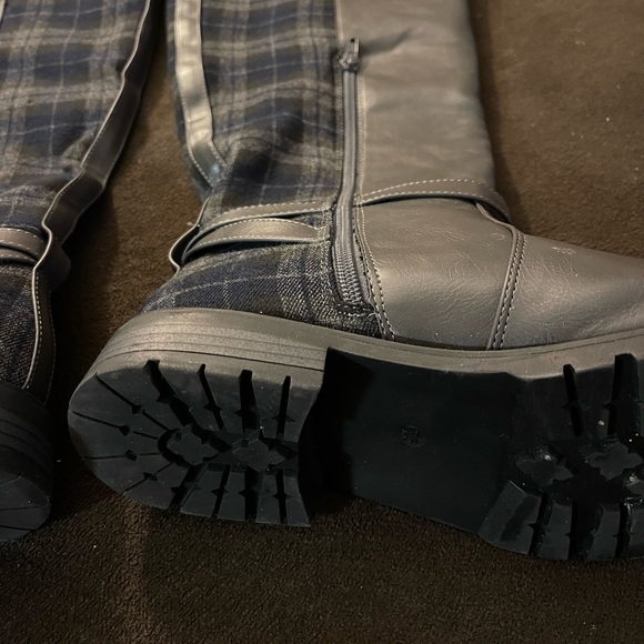 GRAY AND BLUE BOOTS - Picture 2 of 3